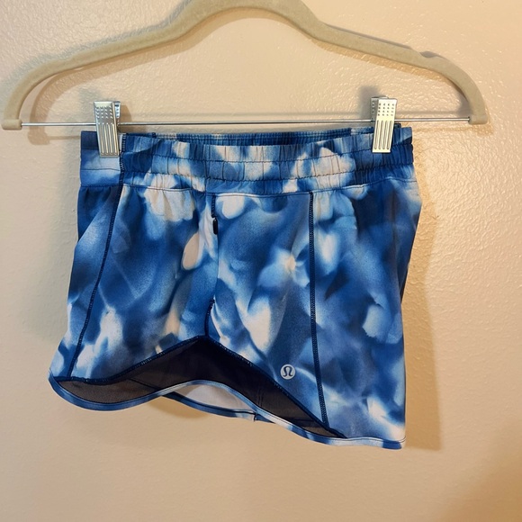 Lululemon Hotty Hot Low-Rise Lined Short - Picture 5 of 9